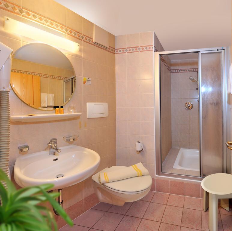 Hotel Hochrain Rasa Екстериор снимка